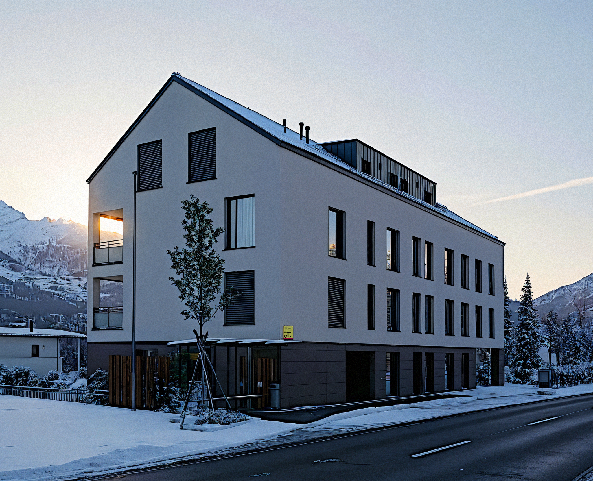 Hauptansicht des Büro- und Geschäftshauses Landstrasse in Vaduz